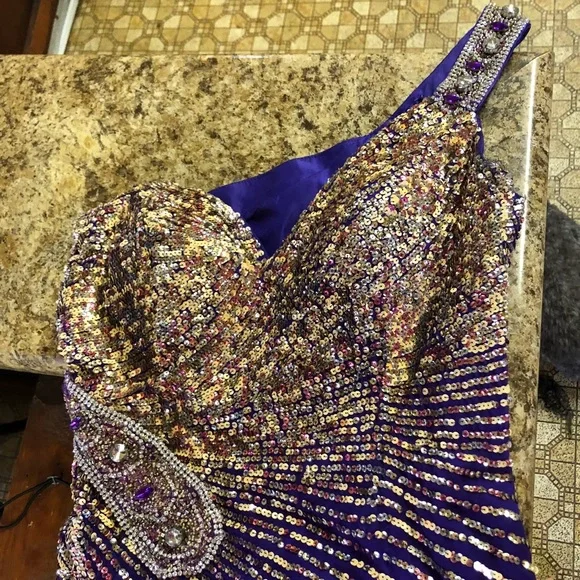Terani Couture sz 8 purple open back silk